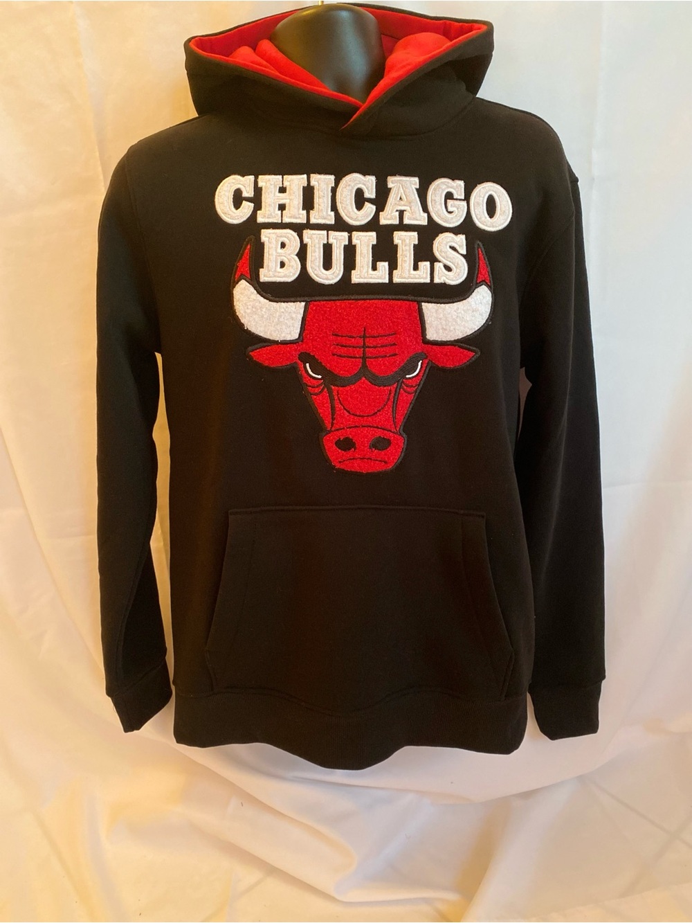 NWT NBA Chicago Bulls Men M Large Mascot Chenille Patch Hoodie Black Sweatshirt